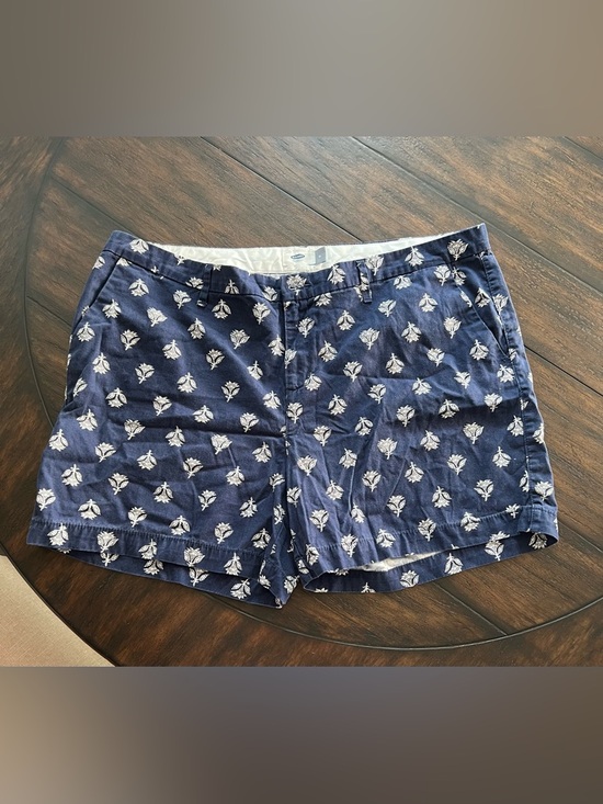 Old Navy Pants - Old Navy Women's Size 16 Flat Front Chino Shorts Navy Floral Print Zip Closure